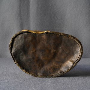 Een verguld bronzen figuur van Boeddha Shakyamuni, Tibet, 14/15e eeuw — foto 36