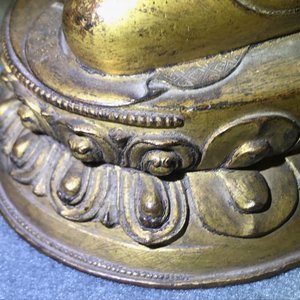 Een verguld bronzen figuur van Boeddha Shakyamuni, Tibet, 15/16e eeuw — foto 27
