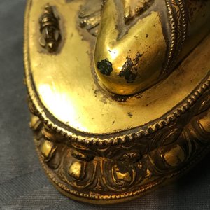 Een verguld bronzen figuur van Boeddha Vajrasana, Tibet, 15/16e eeuw — foto 19