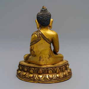 Een verguld bronzen figuur van Boeddha Vajrasana, Tibet, 15/16e eeuw — foto 3