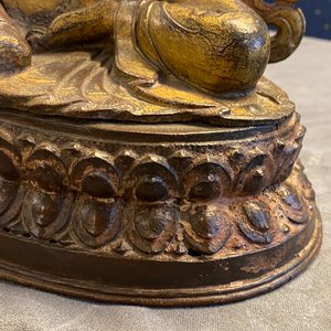 Een verguld bronzen figuur van de Witte Tara, Nepal, 16e eeuw — foto 18