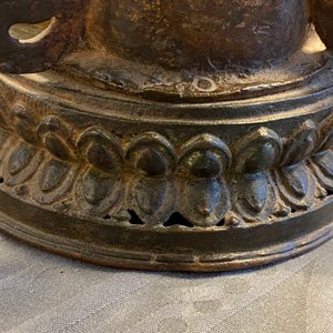 Een verguld bronzen figuur van de Witte Tara, Nepal, 16e eeuw — foto 24
