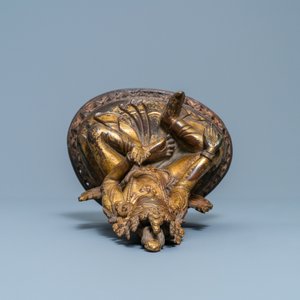 Een verguld bronzen figuur van de Witte Tara, Nepal, 16e eeuw — foto 6