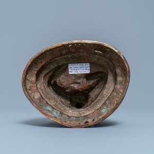 Een verguld bronzen figuur van de Witte Tara, Nepal, 16e eeuw — foto 7