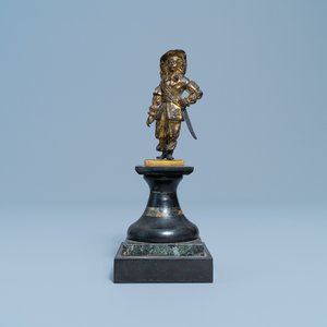 Een verguld bronzen figuur van een soldaat, Nederland, 17e eeuw — foto 2