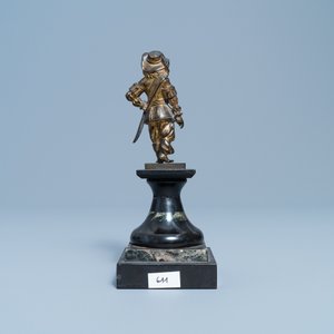 Een verguld bronzen figuur van een soldaat, Nederland, 17e eeuw — foto 4
