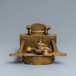 Een verguld bronzen figuur van een tempelwachter, Nepal, 19e eeuw — foto 6