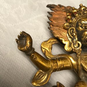 Een verguld bronzen figuur van Palden Lhamo, Tibet, 17e eeuw — foto 13