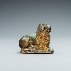 Een verguld bronzen model van een liggende leeuw, Frankrijk, 14e eeuw — foto 5