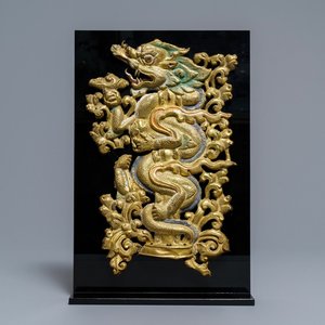 Een verguld en deels polychroom koperen torana fragment met draak, Tibet, 17/18e eeuw — foto 1