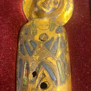 Een verguld koperen en champlevé emaille plaquette met de Heilige Maagd, Limoges, Frankrijk, 13e eeuw — foto 11