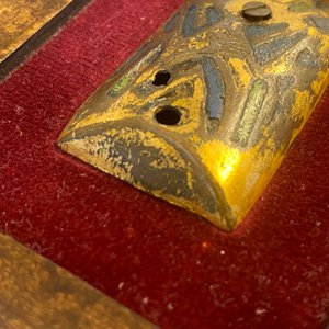 Een verguld koperen en champlevé emaille plaquette met de Heilige Maagd, Limoges, Frankrijk, 13e eeuw — foto 9