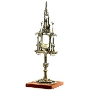 Een verguld zilveren monstrans met inlegwerk van half-edelstenen, gedateerd 1614 — foto 8