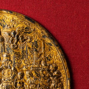 Een vergulde bronzen plaquette met Apollo op de berg Parnassus en een bronzen vijzel, Vlaanderen, 16e eeuw — foto 5
