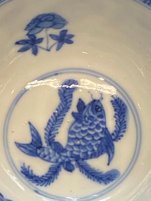 Een verzameling van 15 Chinese blauw-witte koppen en 19 schotels, Kangxi/Yongzheng — foto 29
