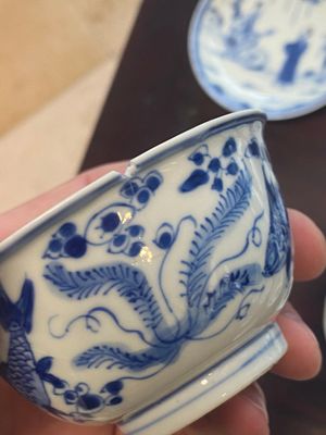 Een verzameling van 15 Chinese blauw-witte koppen en 19 schotels, Kangxi/Yongzheng — foto 32