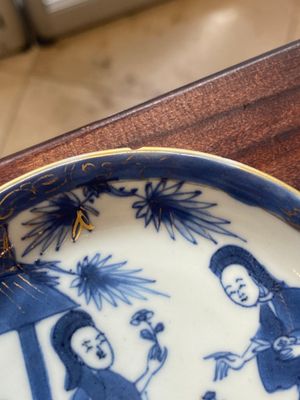Een verzameling van 15 Chinese blauw-witte koppen en 19 schotels, Kangxi/Yongzheng — foto 6