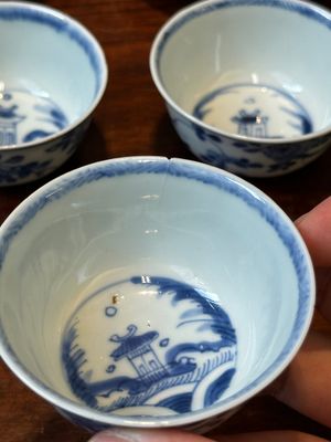 Een verzameling van 23 Chinese koppen en schotels, Kangxi/Qianlong — foto 27