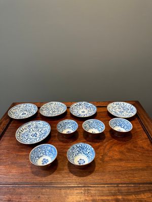 Een verzameling van 23 Chinese koppen en schotels, Kangxi/Qianlong — foto 45