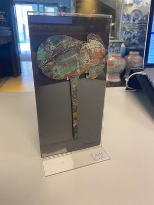 Een verzameling van 3 bronzen bijlen, een spiegel en een antropomorf idool met 2 drakenkoppen, Luristan, 2000 v.C. en eerder — foto 1