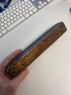 Een verzameling van acht gelakte papier-maché pennendozen of qalamdans, Qajar, Perzië, 19e eeuw — foto 109