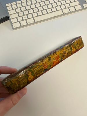 Een verzameling van acht gelakte papier-maché pennendozen of qalamdans, Qajar, Perzië, 19e eeuw — foto 42