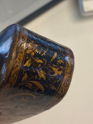 Een verzameling van acht gelakte papier-maché pennendozen of qalamdans, Qajar, Perzië, 19e eeuw — foto 5