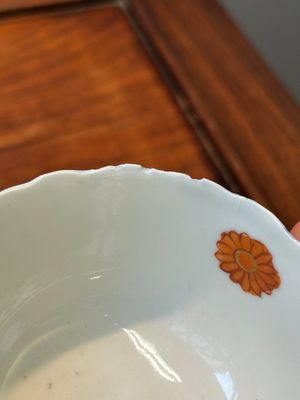 Een verzameling van zeven stukken Chinees famille rose porselein met 'tabaksbladeren', Qianlong — foto 30