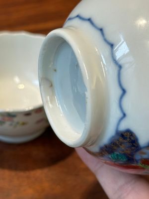Een verzameling van zeven stukken Chinees famille rose porselein met 'tabaksbladeren', Qianlong — foto 32