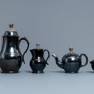 Een vierdelig koffieservies in zwart aardewerk met zilveren montuur, Namen, 18e eeuw — foto 3