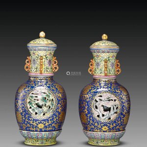 Een vierdelige Chinese opengewerkte en draaiende famille rose vaas, Qianlong merk, Republiek — foto 19