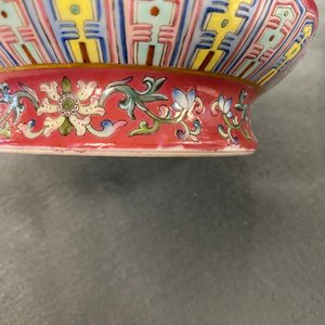 Een vierdelige Chinese opengewerkte en draaiende famille rose vaas, Qianlong merk, Republiek — foto 24