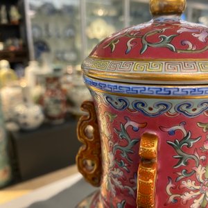 Een vierdelige Chinese opengewerkte en draaiende famille rose vaas, Qianlong merk, Republiek — foto 43
