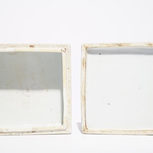 Een vierkante blauw-witte Chinese dekseldoos met drakendecor, Kangxi — foto 7