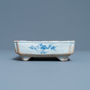Een vierkante Chinese blauw-witte ko-sometsuke kom op vier pootjes voor de Japanse markt, Tianqi/Chongzhen — foto 4