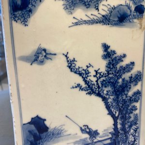 Een vierkante Chinese blauw-witte vaas, Kangxi merk en periode — foto 53