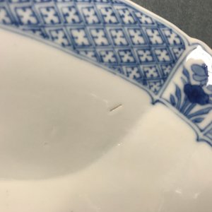 Een vierkante Chinese blauwwitte kom met figuren, Chenghua merk, Kangxi — foto 11
