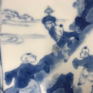 Een vierkante Chinese blauwwitte kom met figuren, Chenghua merk, Kangxi — foto 10