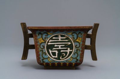Een vierkante Chinese cloisonné wierookbrander, Qianlong merk en periode
