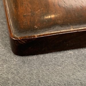 Een vierkante Chinese 'duan' inktsteen met gegraveerd houten deksel en voet, 19/20e eeuw — foto 14