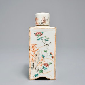 Een vierkante Chinese famille rose theebus met figuren in een landschap, Qianlong — foto 5