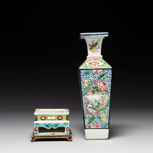 Een vierkante Chinese famille rose vaas en sokkel met verguld bronzen montuur, Yongzheng — foto 4