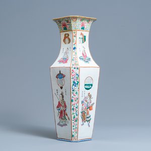 Een vierkante Chinese famille rose vaas met 'Wu Shuang Pu' decor, 19e eeuw — foto 1