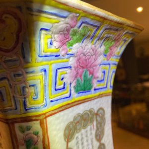 Een vierkante Chinese famille rose vaas met 'Wu Shuang Pu' decor, 19e eeuw — foto 11