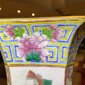 Een vierkante Chinese famille rose vaas met 'Wu Shuang Pu' decor, 19e eeuw — foto 15