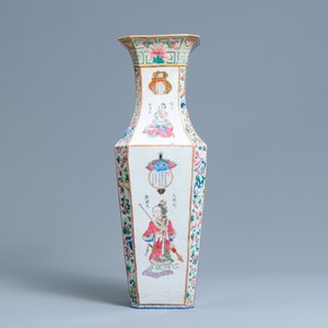 Een vierkante Chinese famille rose vaas met 'Wu Shuang Pu' decor, 19e eeuw — foto 2