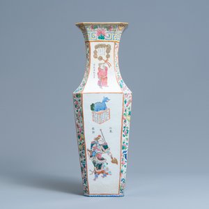 Een vierkante Chinese famille rose vaas met 'Wu Shuang Pu' decor, 19e eeuw — foto 3