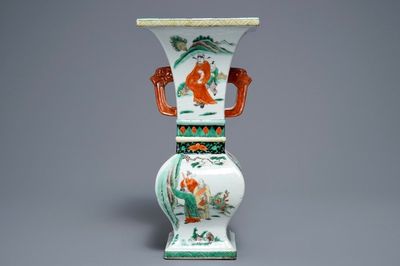 Een vierkante Chinese famille verte vaas, Kangxi merk, 19/20e eeuw