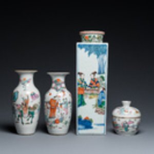 Een vierkante Chinese famille verte vaas, twee famille rose vaasjes en een dekselkom, 19e eeuw — foto 2