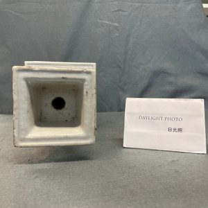 Een vierkante Chinese qianjiang cai kandelaar met antiquiteiten, 19e eeuw — foto 9